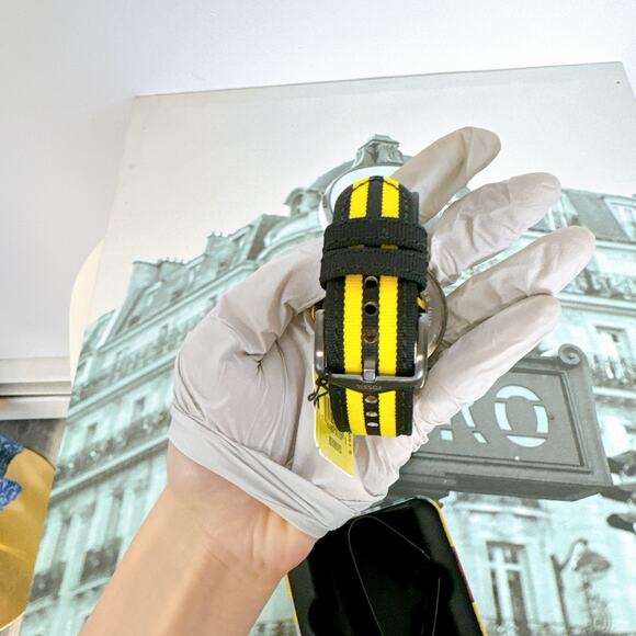 FOSSIL LE1159 Limited Edition Harry Potter™ Three-Hand Hufflepuff™ Nylon Watch - Picture 4 of 8